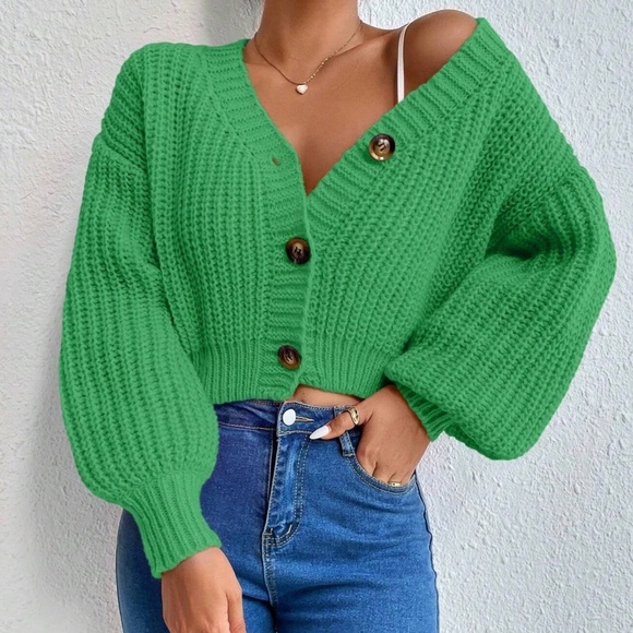 Cozy Cable knit Button Oversized Cropped Cardigan - Picture 4 of 5